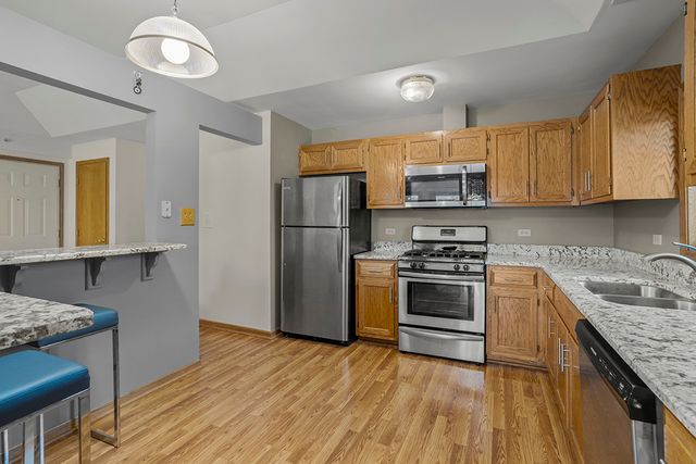 12755 Saint Andrews Court 302, Lemont, IL 60439