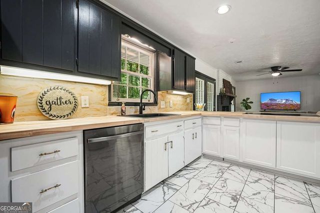 285 Hembredge Drive, Canton, GA 30115