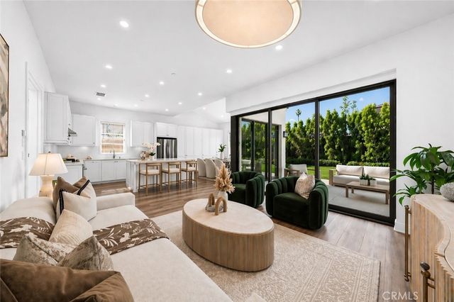 162 Winnett, Irvine, CA 92602