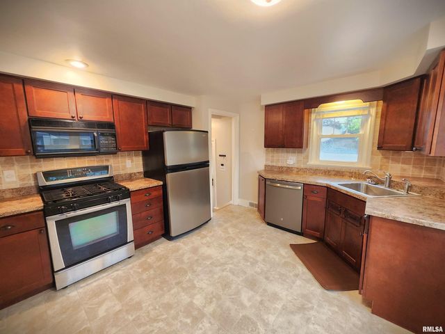 413 S NELSON Avenue, Morton, IL 61550