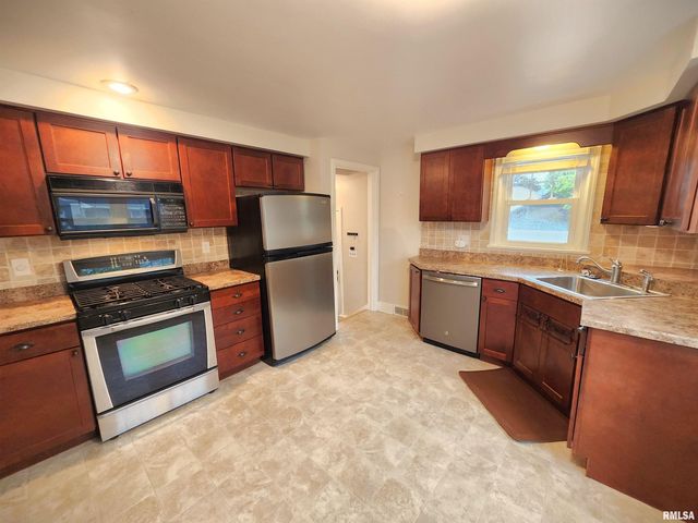 413 S NELSON Avenue, Morton, IL 61550