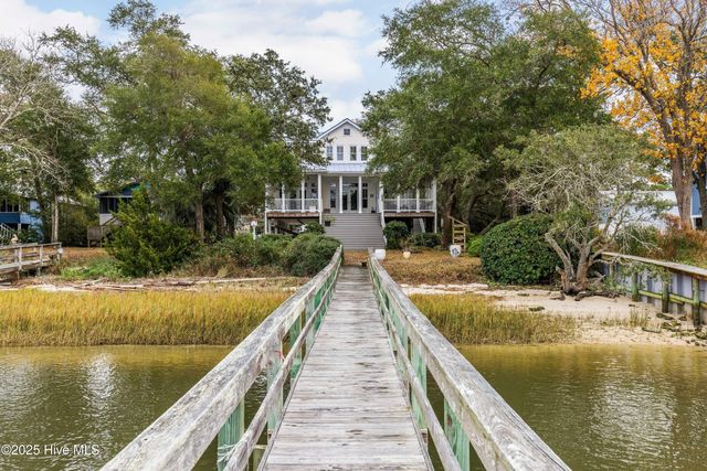 116 SW Yacht Drive, Oak Island, NC 28465