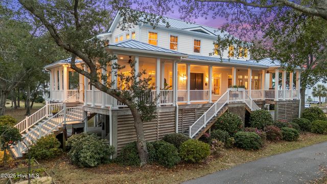 116 SW Yacht Drive, Oak Island, NC 28465