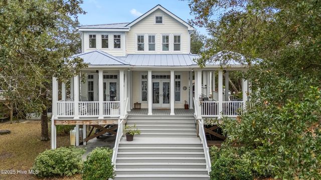 116 SW Yacht Drive, Oak Island, NC 28465