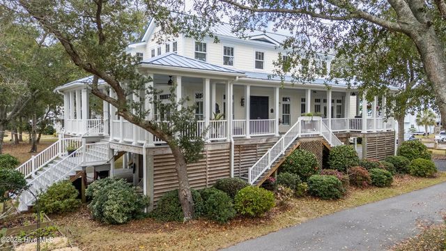 116 SW Yacht Drive, Oak Island, NC 28465