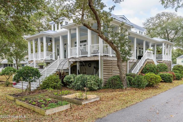 116 SW Yacht Drive, Oak Island, NC 28465