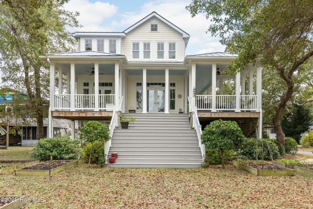 116 SW Yacht Drive, Oak Island, NC 28465