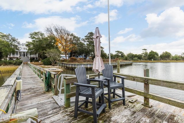 116 SW Yacht Drive, Oak Island, NC 28465