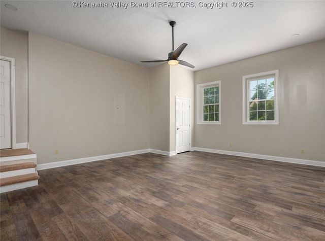 6 Squires Drive, St Albans, WV 25177