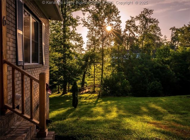 6 Squires Drive, St Albans, WV 25177