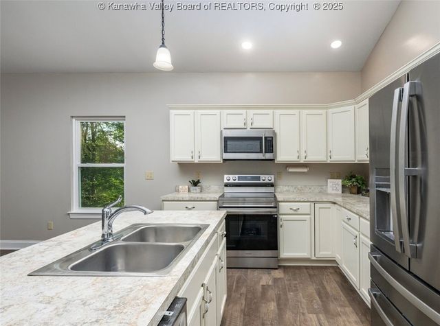 6 Squires Drive, St Albans, WV 25177