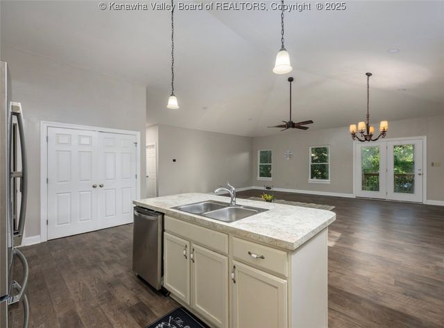 6 Squires Drive, St Albans, WV 25177