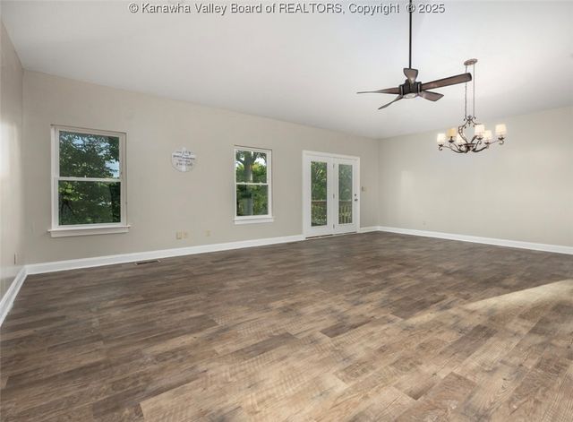 6 Squires Drive, St Albans, WV 25177