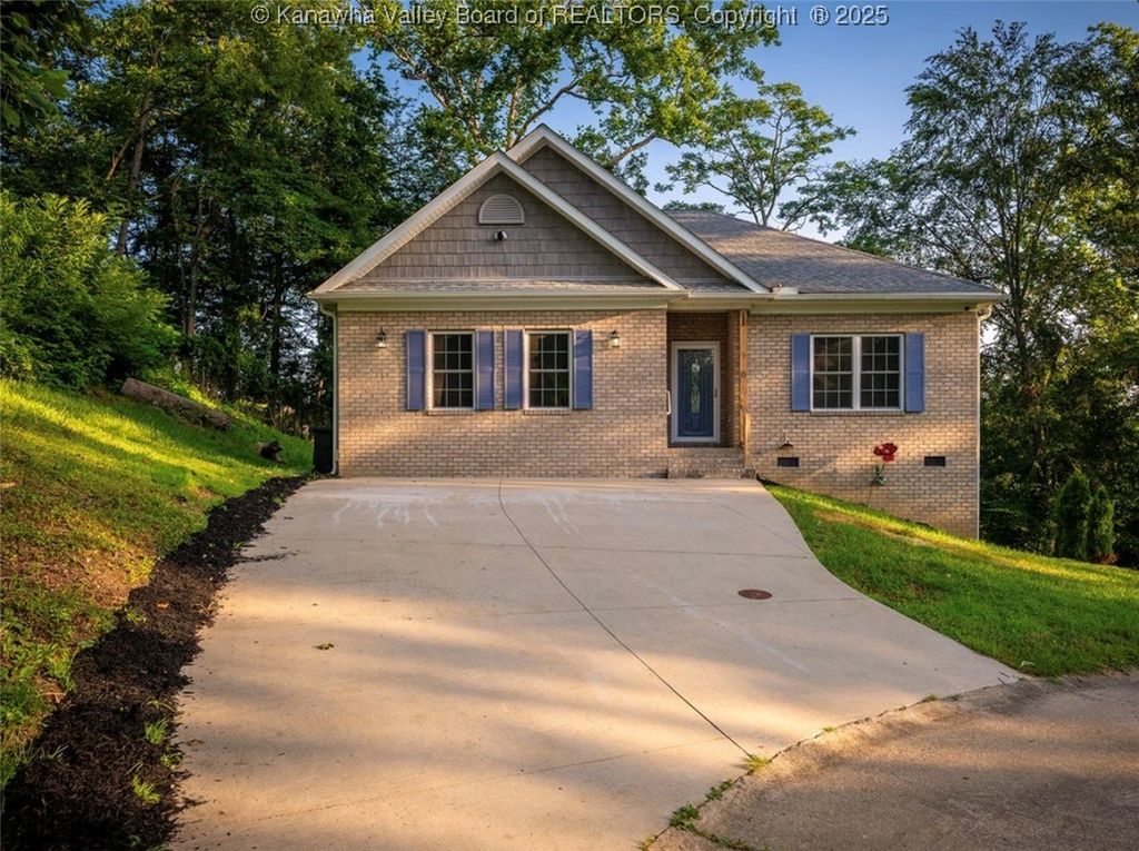 6 Squires Drive, St Albans, WV 25177