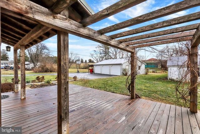 60 CARLISLE RD, Newville, PA 17241