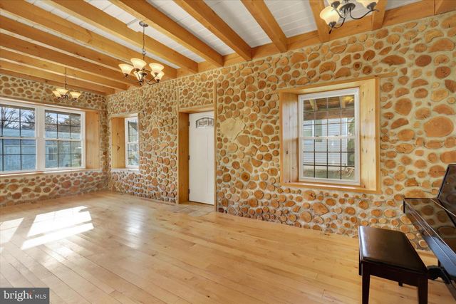 60 CARLISLE RD, Newville, PA 17241