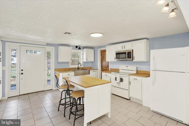 60 CARLISLE RD, Newville, PA 17241