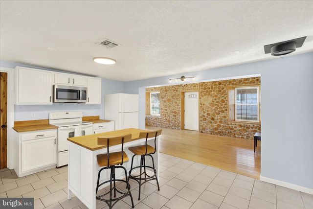 60 CARLISLE RD, Newville, PA 17241