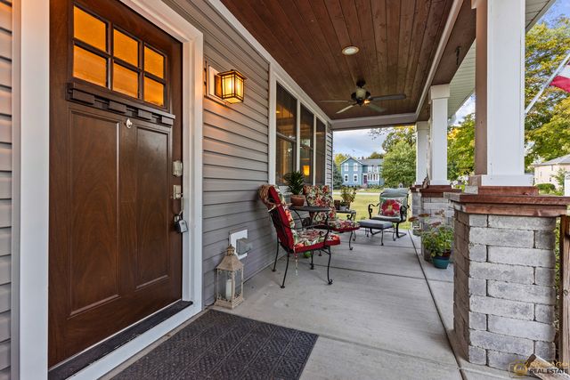 123 N Jefferson Street, Batavia, IL 60510