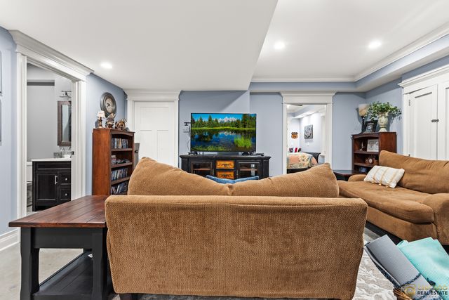 123 N Jefferson Street, Batavia, IL 60510