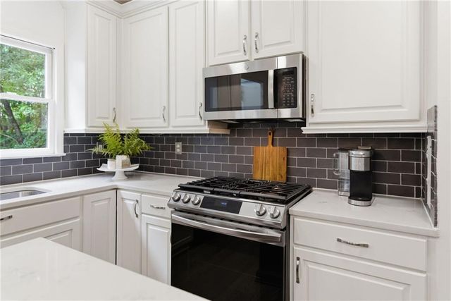 5950 Waterford Place, Suwanee, GA 30024