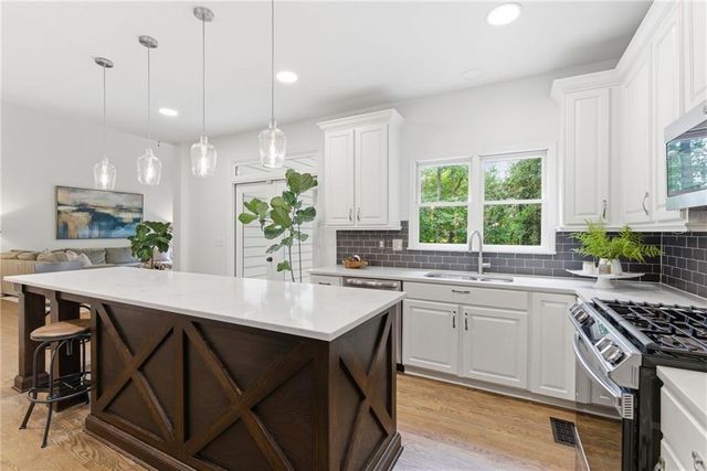 5950 Waterford Place, Suwanee, GA 30024