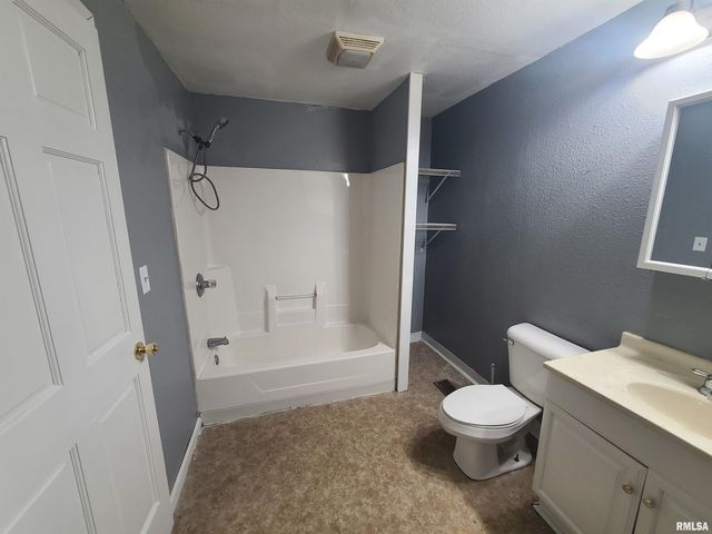 171 N 3RD Street, Canton, IL 61520