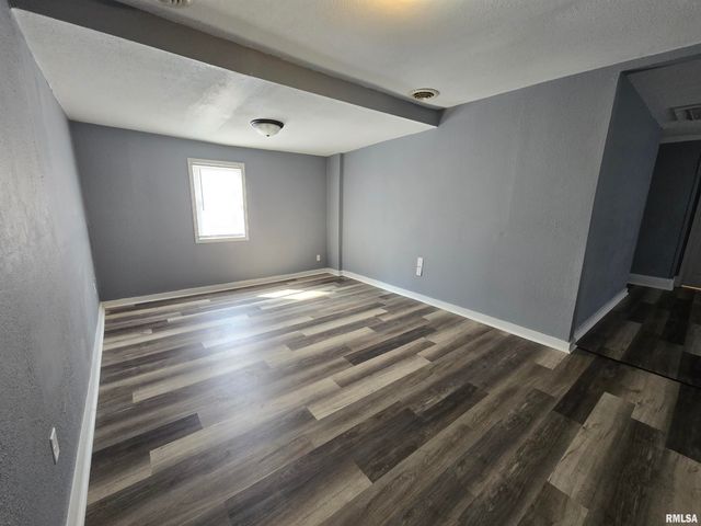 171 N 3RD Street, Canton, IL 61520