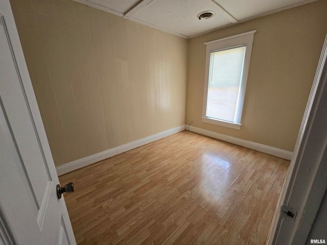 171 N 3RD Street, Canton, IL 61520