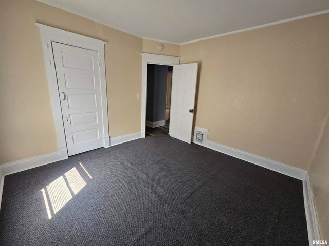 171 N 3RD Street, Canton, IL 61520