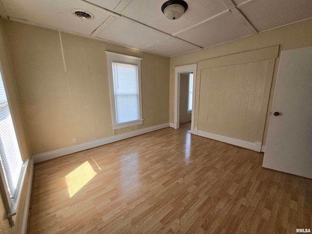 171 N 3RD Street, Canton, IL 61520