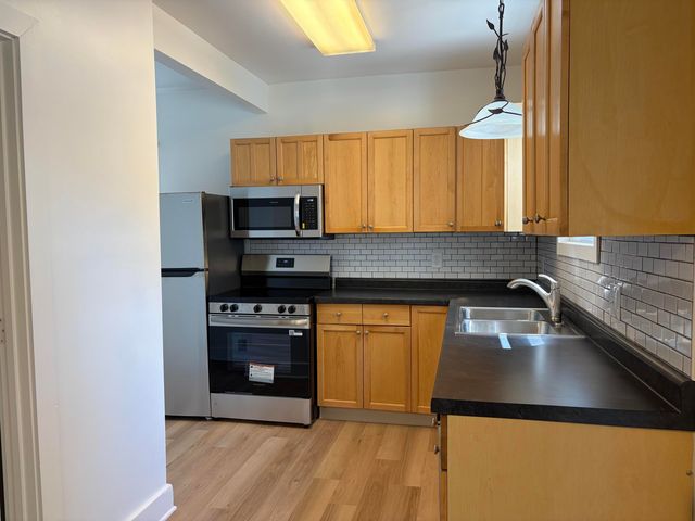 401 E Prairie Street, Vicksburg Vllg, MI 49097