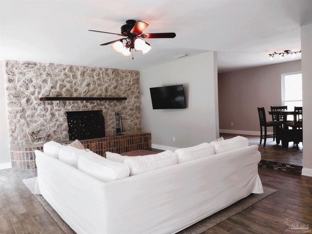 4611 Gunter Rd, Milton, FL 32570