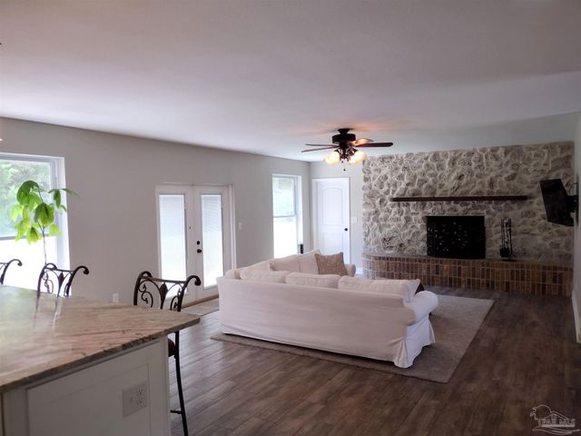 4611 Gunter Rd, Milton, FL 32570