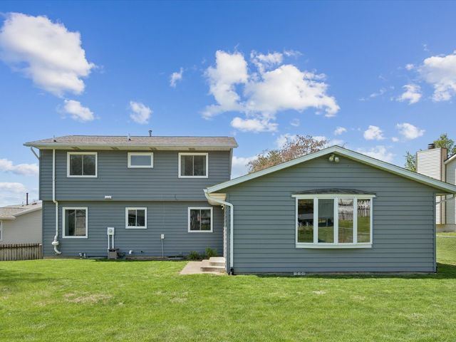 2604 E 34th Street Court, Davenport, IA 52807