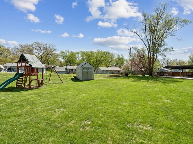 2604 E 34th Street Court, Davenport, IA 52807