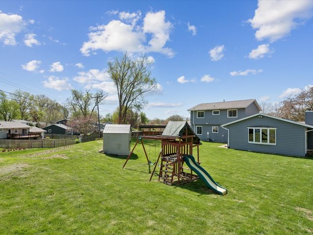 2604 E 34th Street Court, Davenport, IA 52807