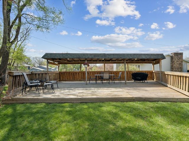 2604 E 34th Street Court, Davenport, IA 52807