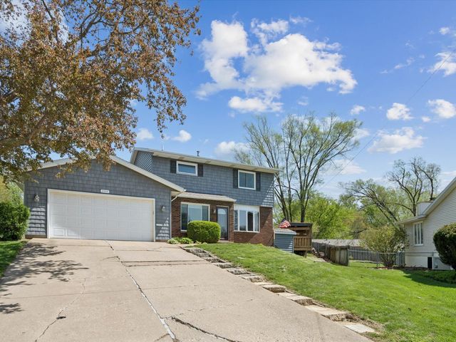 2604 E 34th Street Court, Davenport, IA 52807