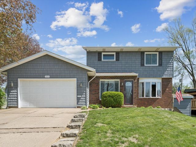 2604 E 34th Street Court, Davenport, IA 52807