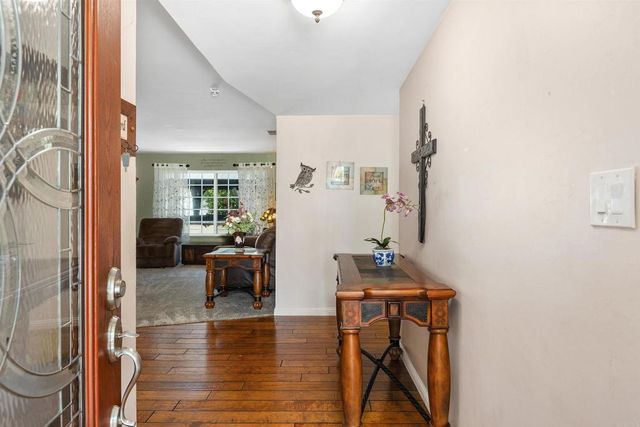 1650 Queenston Drive, Escondido, CA 92027