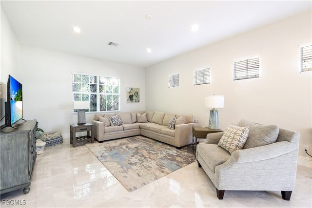 5652 Kensington LOOP, Fort Myers, FL 33912