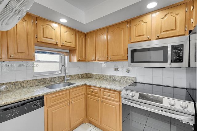 8940 S Hollybrook Blvd 109, Pembroke Pines, FL 33025