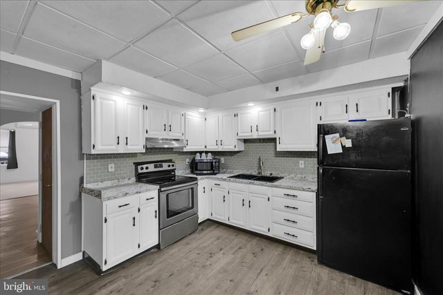 409 W SPRUCE ST, Mahanoy City, PA 17948