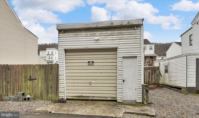 409 W SPRUCE ST, Mahanoy City, PA 17948