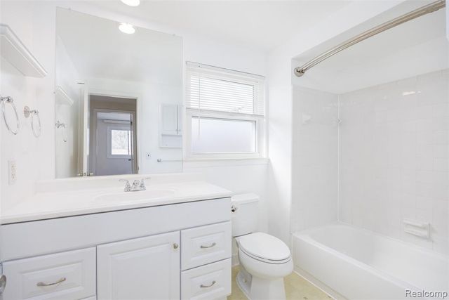 1717 Nakota Road, Royal Oak, MI 48073