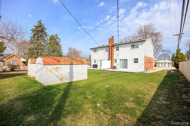 1717 Nakota Road, Royal Oak, MI 48073