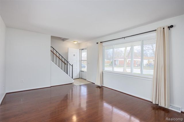 1717 Nakota Road, Royal Oak, MI 48073