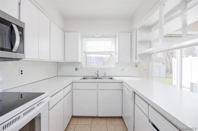 1717 Nakota Road, Royal Oak, MI 48073