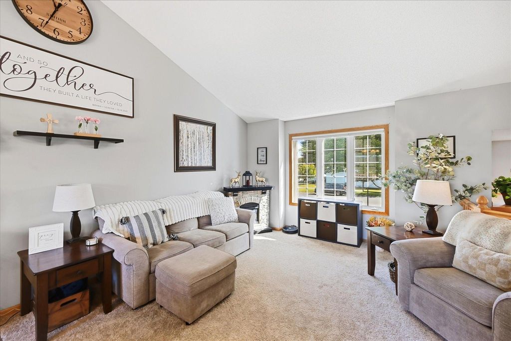 952 S Chestnut Street, Belle Plaine, MN 56011 — photo 3